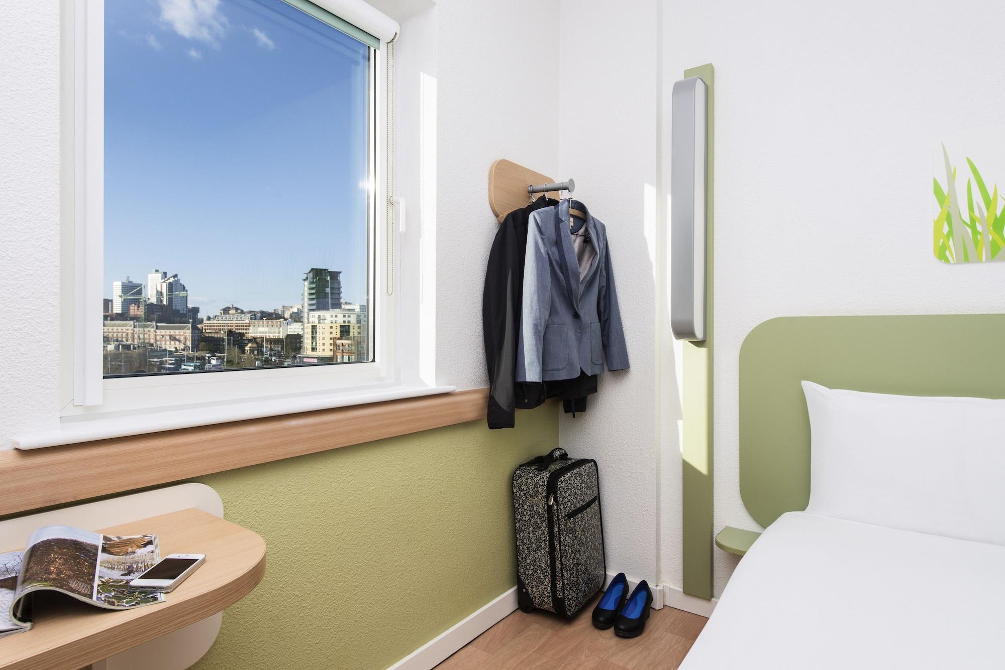 Ibis Budget Leeds Centre Crown Point Road Exterior foto